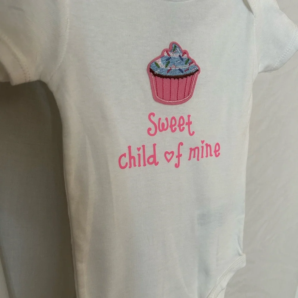 Carter's Girls‎ 6-9 month Onesie with Pink Cupcake